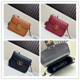 Picture of Valentino Handbags _SKUfw195784540fw